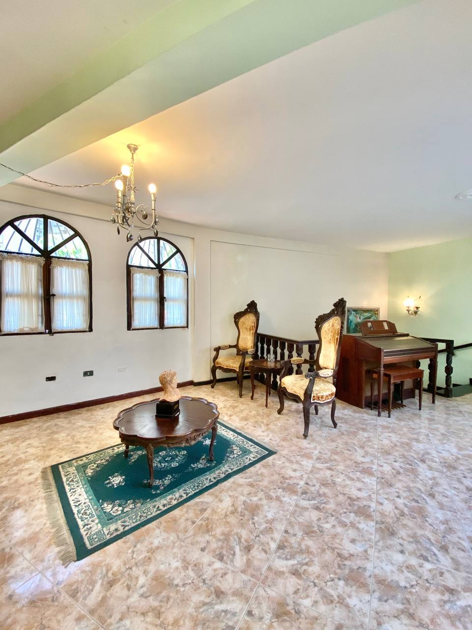 EN VENTA CASA QUINTA EN LA URBANIZACIÓN JORGE COLL.