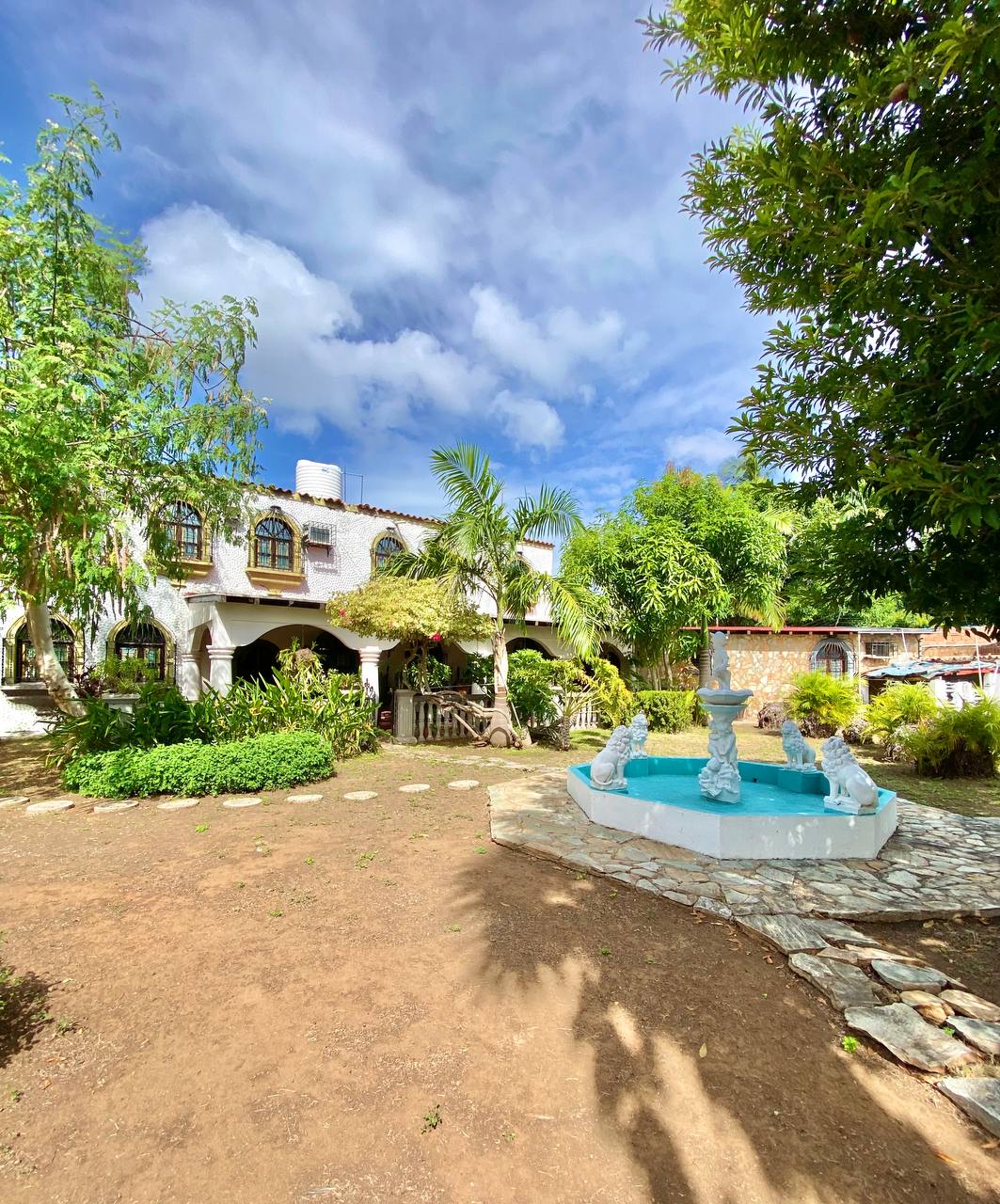 EN VENTA CASA QUINTA EN LA URBANIZACIÓN JORGE COLL.