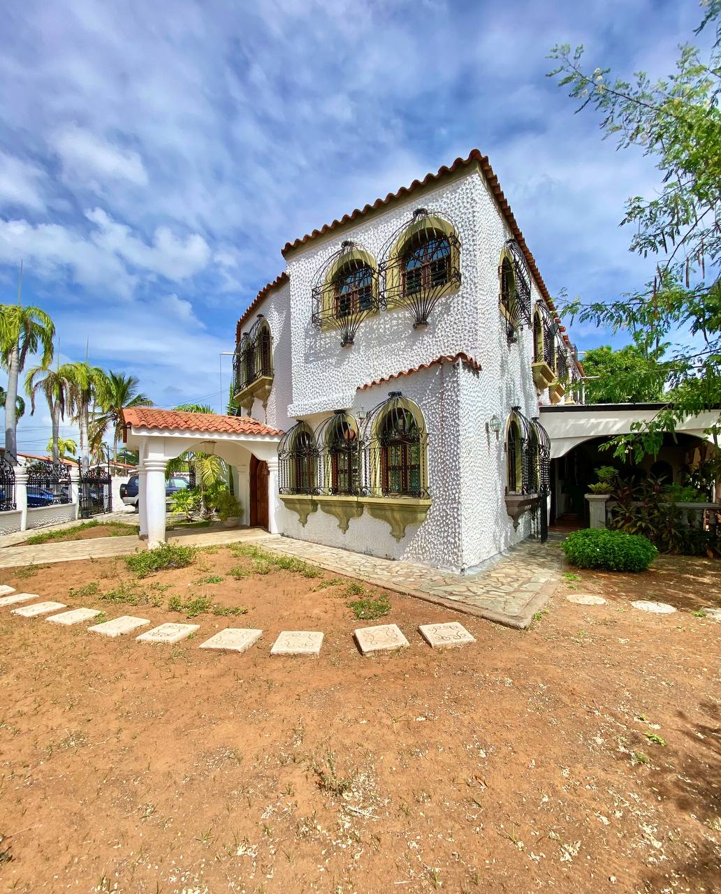 EN VENTA CASA QUINTA EN LA URBANIZACIÓN JORGE COLL.