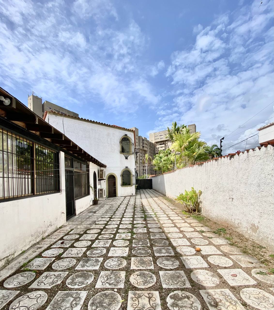 EN VENTA CASA QUINTA EN LA URBANIZACIÓN JORGE COLL.