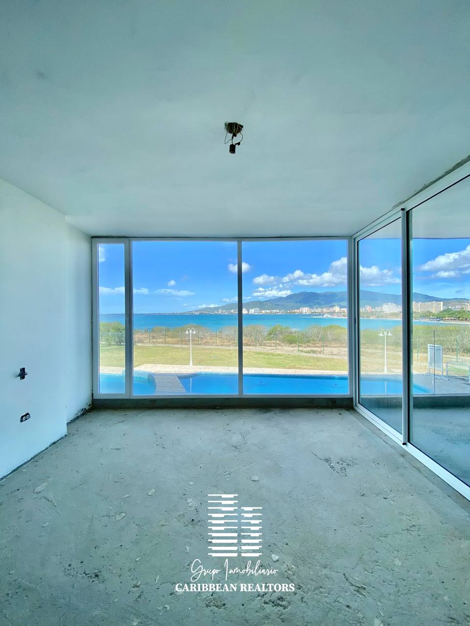 EN VENTA APARTAMENTO CON VISTA AL MAR EN EL CONJ RESD MORRO DE LA MAR II. 
