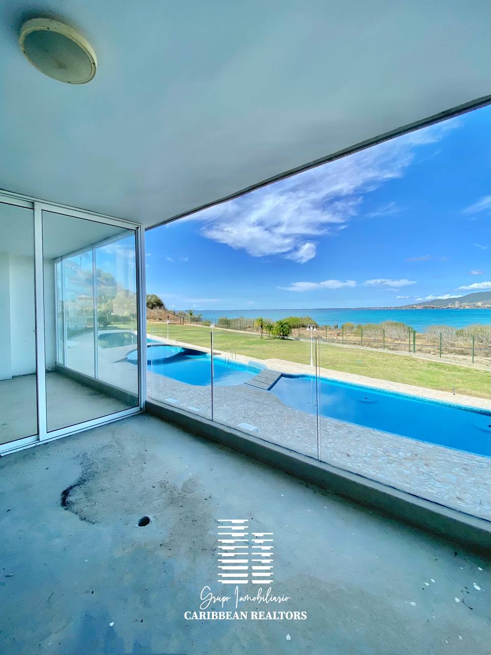 EN VENTA APARTAMENTO CON VISTA AL MAR EN EL CONJ RESD MORRO DE LA MAR II. 