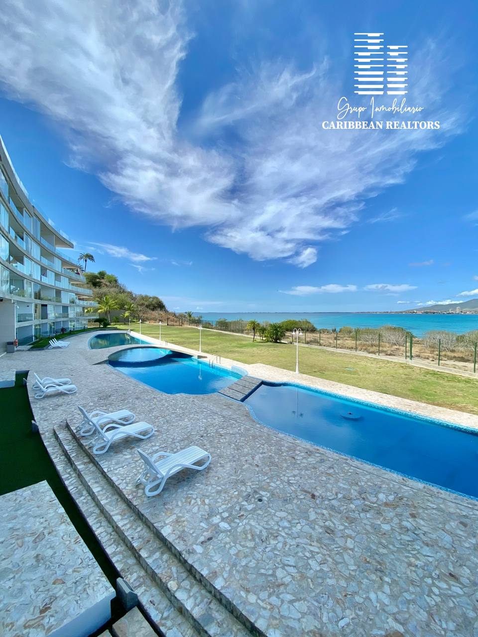 EN VENTA APARTAMENTO CON VISTA AL MAR EN EL CONJ RESD MORRO DE LA MAR II. 