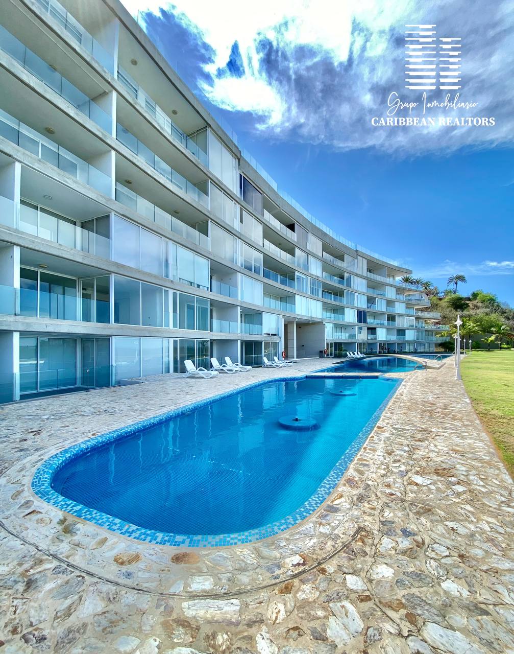 EN VENTA APARTAMENTO CON VISTA AL MAR EN EL CONJ RESD MORRO DE LA MAR II. 