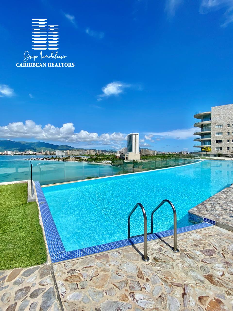 EN VENTA APARTAMENTO CON VISTA AL MAR EN EL CONJ RESD MORRO DE LA MAR II. 