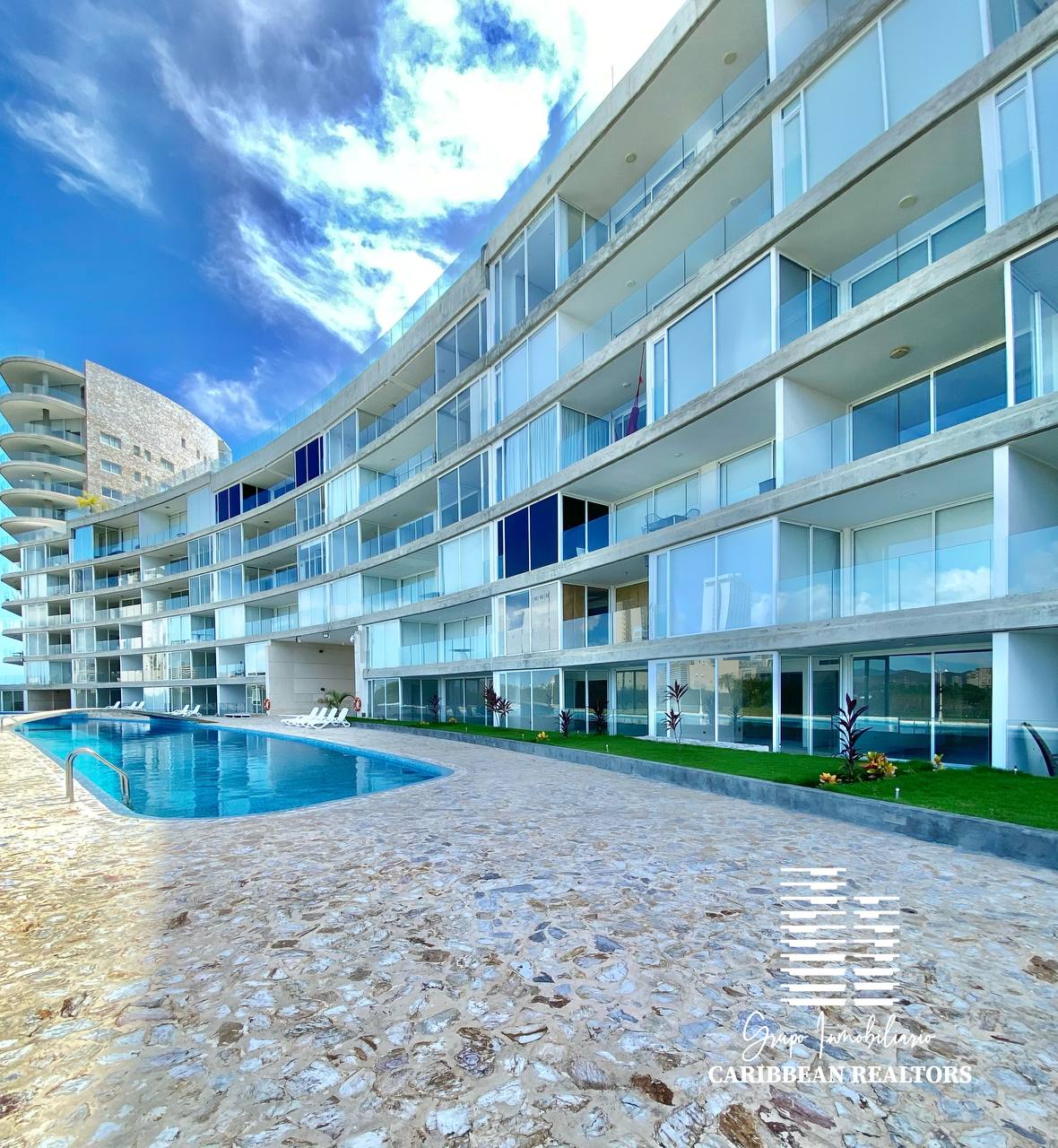 EN VENTA APARTAMENTO CON VISTA AL MAR EN EL CONJ RESD MORRO DE LA MAR II. 
