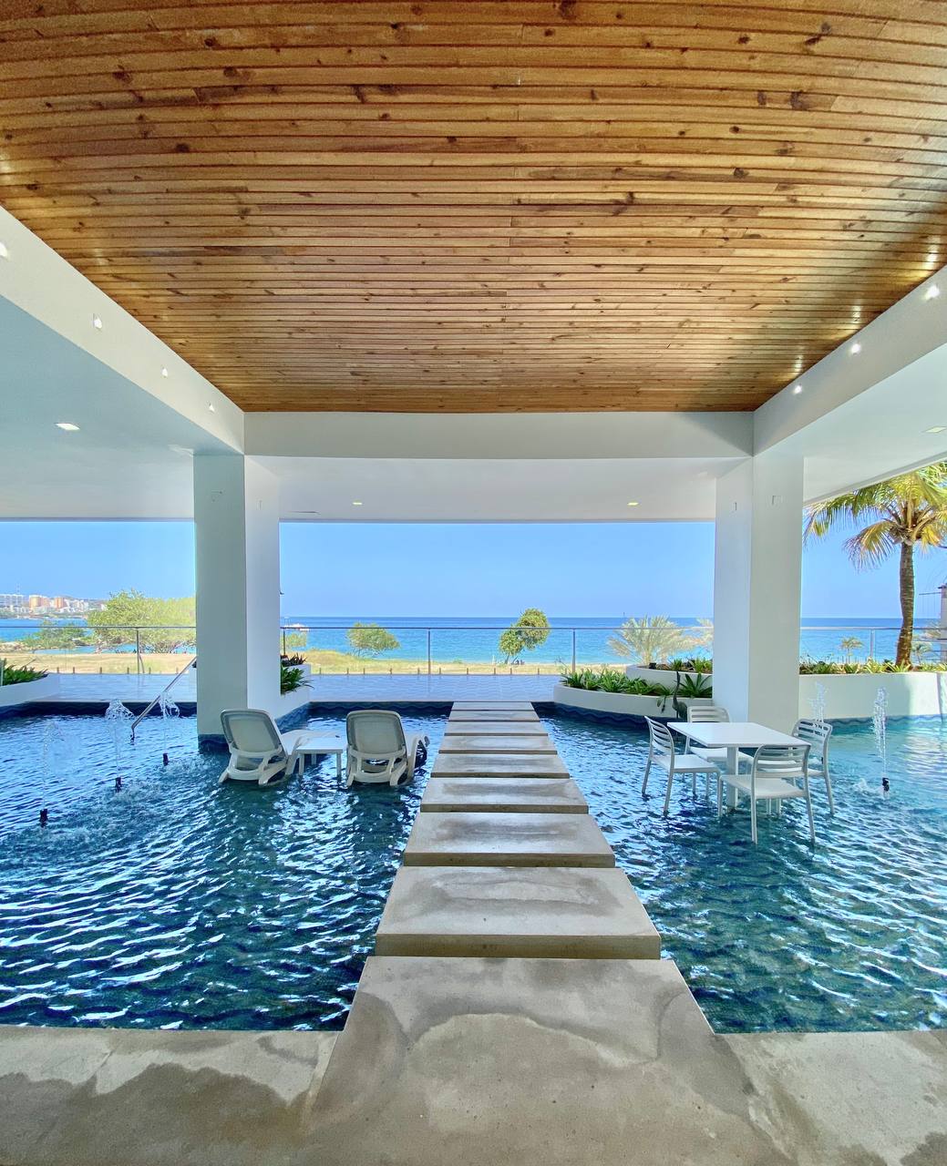 EN VENTA APARTAMENTO CON ESPECTACULAR VISTA AL MAR EN EL EXCLUSIVO CONDOMINIO LAS OLAS. PLAYA MORENO.