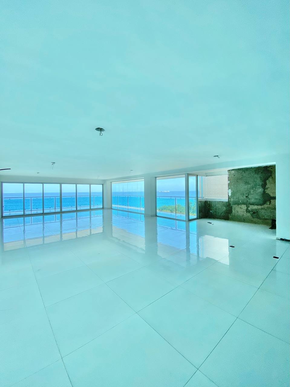 EN VENTA APARTAMENTO CON ESPECTACULAR VISTA AL MAR EN EL EXCLUSIVO CONDOMINIO LAS OLAS. PLAYA MORENO.