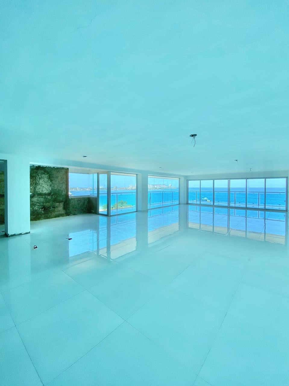 EN VENTA APARTAMENTO CON ESPECTACULAR VISTA AL MAR EN EL EXCLUSIVO CONDOMINIO LAS OLAS. PLAYA MORENO.