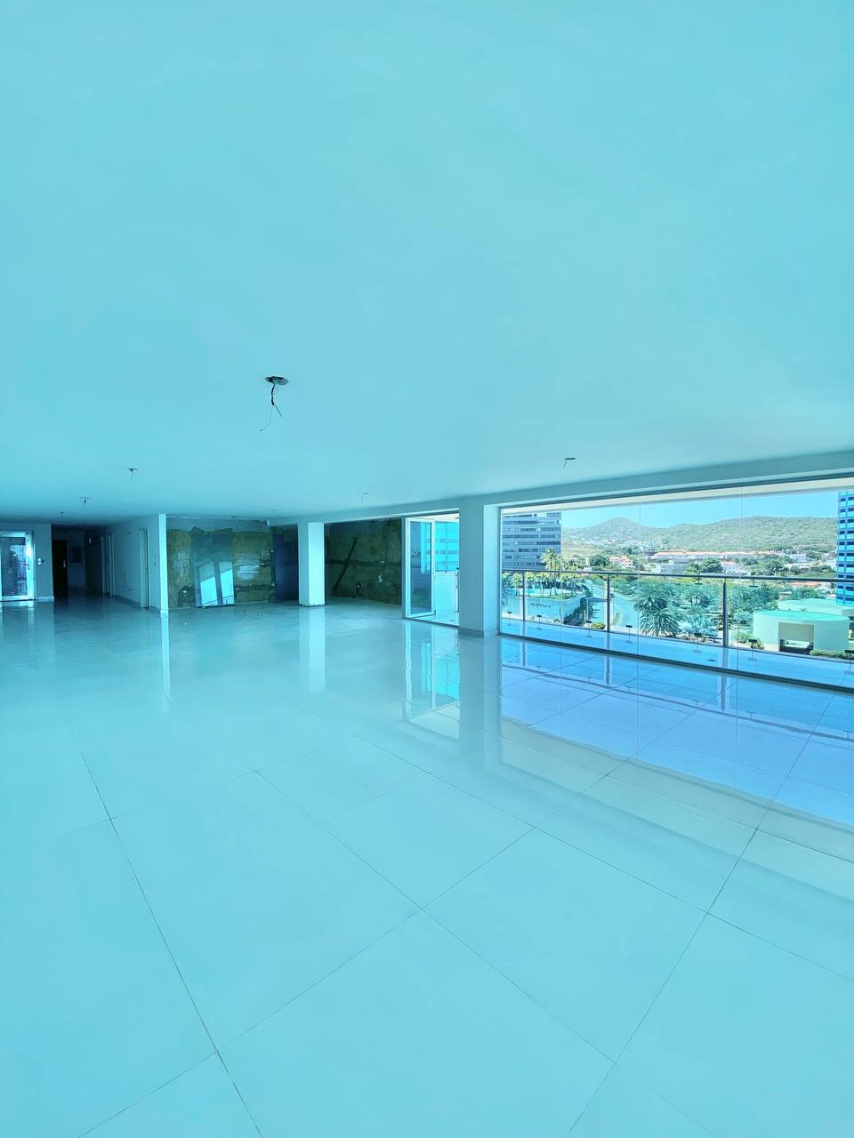 EN VENTA APARTAMENTO CON ESPECTACULAR VISTA AL MAR EN EL EXCLUSIVO CONDOMINIO LAS OLAS. PLAYA MORENO.