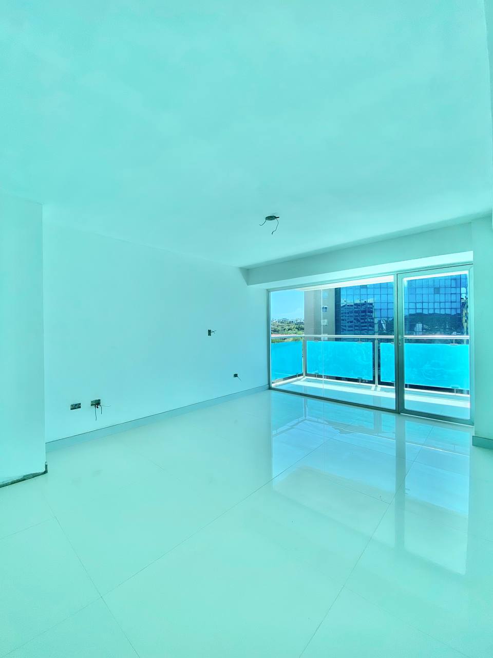 EN VENTA APARTAMENTO CON ESPECTACULAR VISTA AL MAR EN EL EXCLUSIVO CONDOMINIO LAS OLAS. PLAYA MORENO.