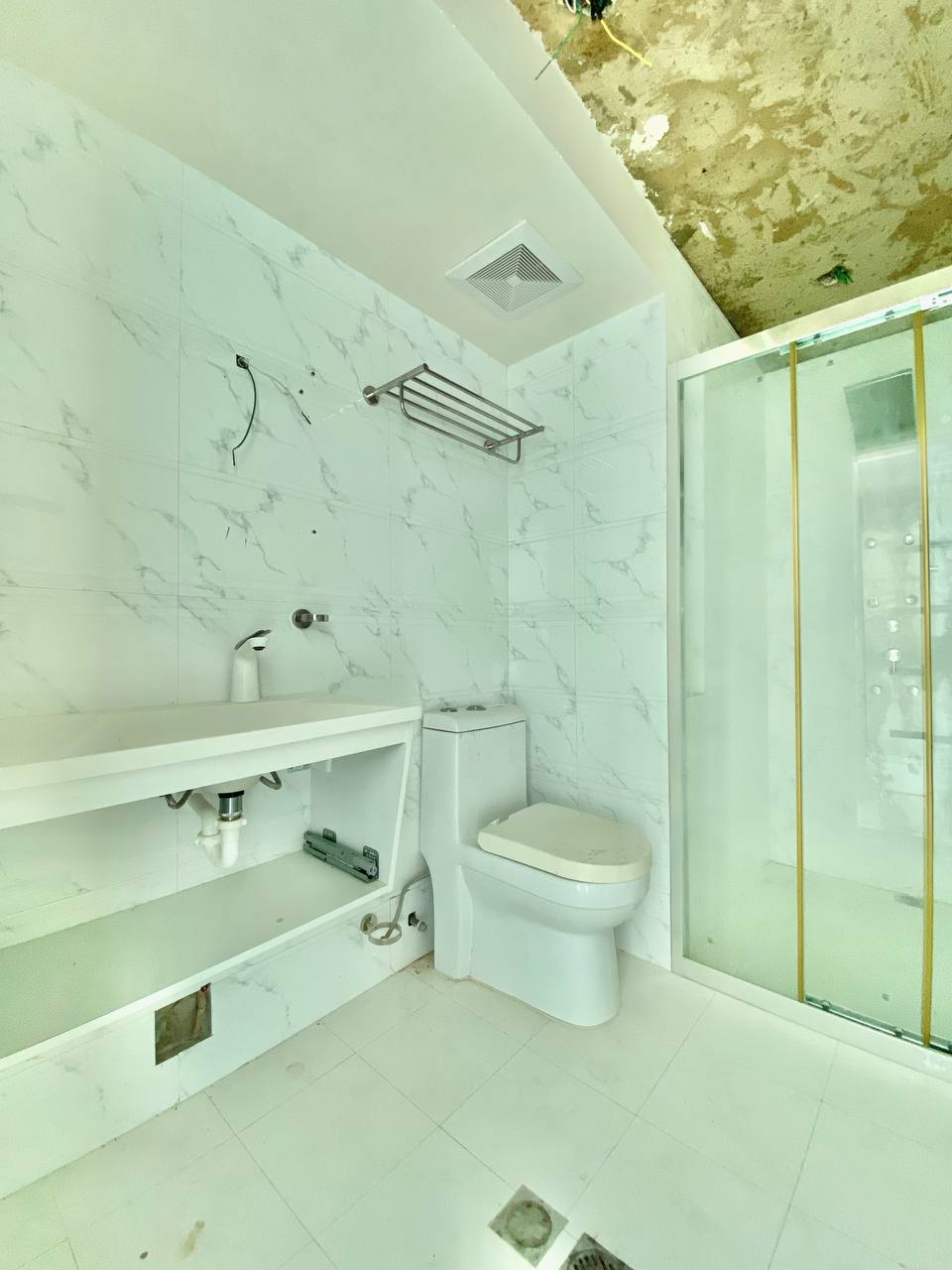 EN VENTA APARTAMENTO CON ESPECTACULAR VISTA AL MAR EN EL EXCLUSIVO CONDOMINIO LAS OLAS. PLAYA MORENO.