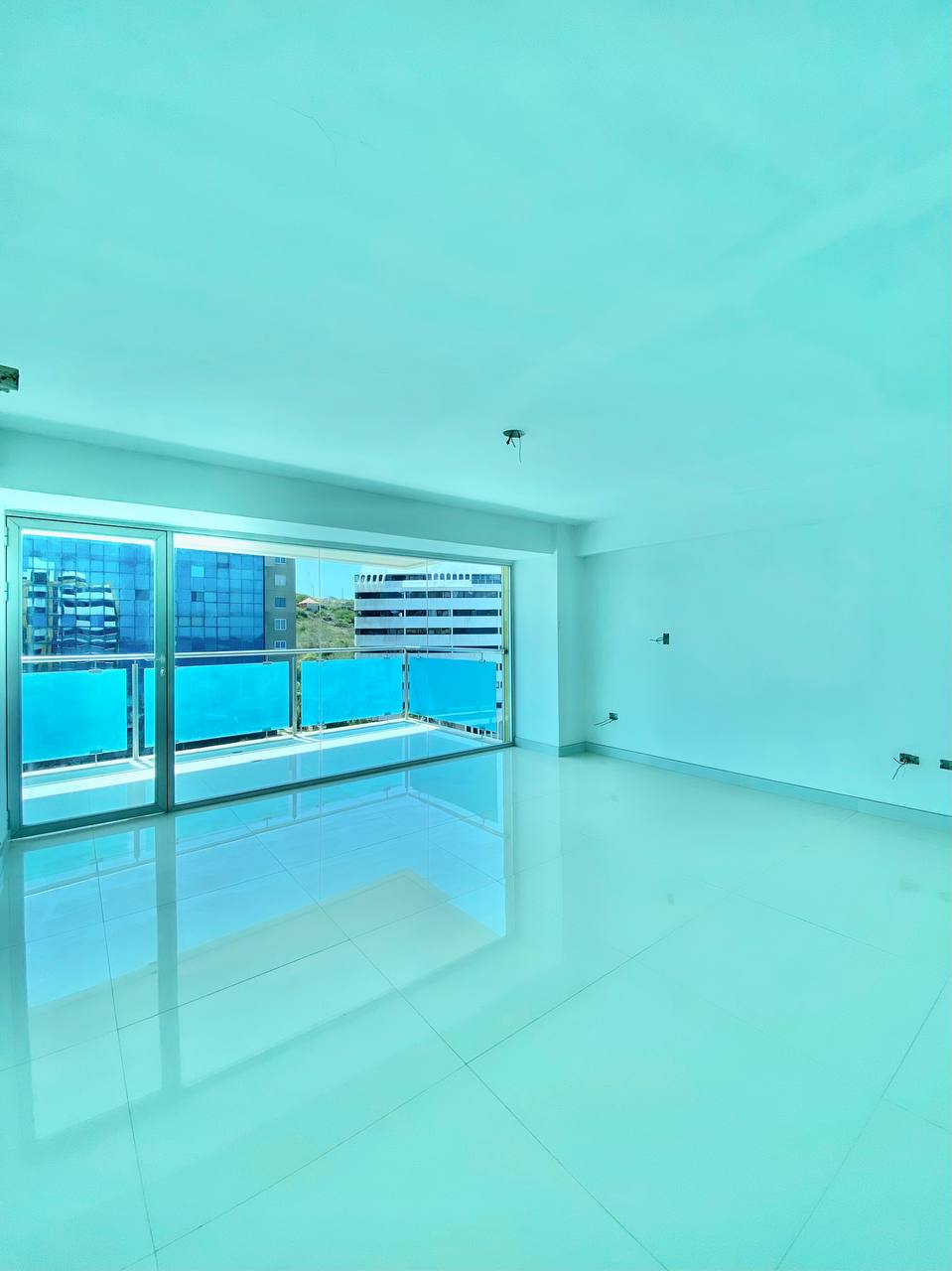 EN VENTA APARTAMENTO CON ESPECTACULAR VISTA AL MAR EN EL EXCLUSIVO CONDOMINIO LAS OLAS. PLAYA MORENO.