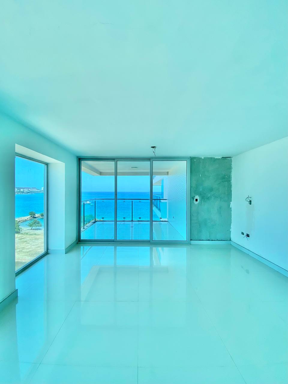 EN VENTA APARTAMENTO CON ESPECTACULAR VISTA AL MAR EN EL EXCLUSIVO CONDOMINIO LAS OLAS. PLAYA MORENO.