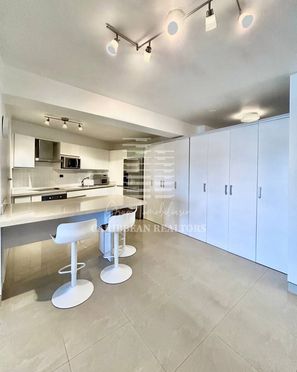 EN VENTA MODERNO APARTAMENTO EN EL CONJUNTO RESIDENCIAL ALAQUA PLAZA & CONDOMINIUM, TORRE 1000. PLAYA EL ANGEL. PAMPATAR.