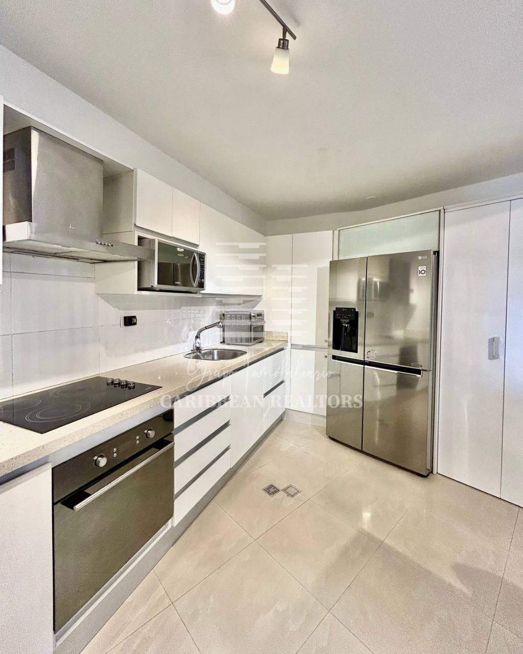 EN VENTA MODERNO APARTAMENTO EN EL CONJUNTO RESIDENCIAL ALAQUA PLAZA & CONDOMINIUM, TORRE 1000. PLAYA EL ANGEL. PAMPATAR.