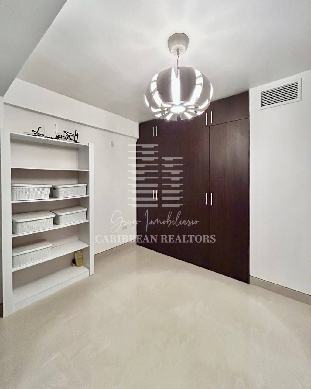 EN VENTA MODERNO APARTAMENTO EN EL CONJUNTO RESIDENCIAL ALAQUA PLAZA & CONDOMINIUM, TORRE 1000. PLAYA EL ANGEL. PAMPATAR.