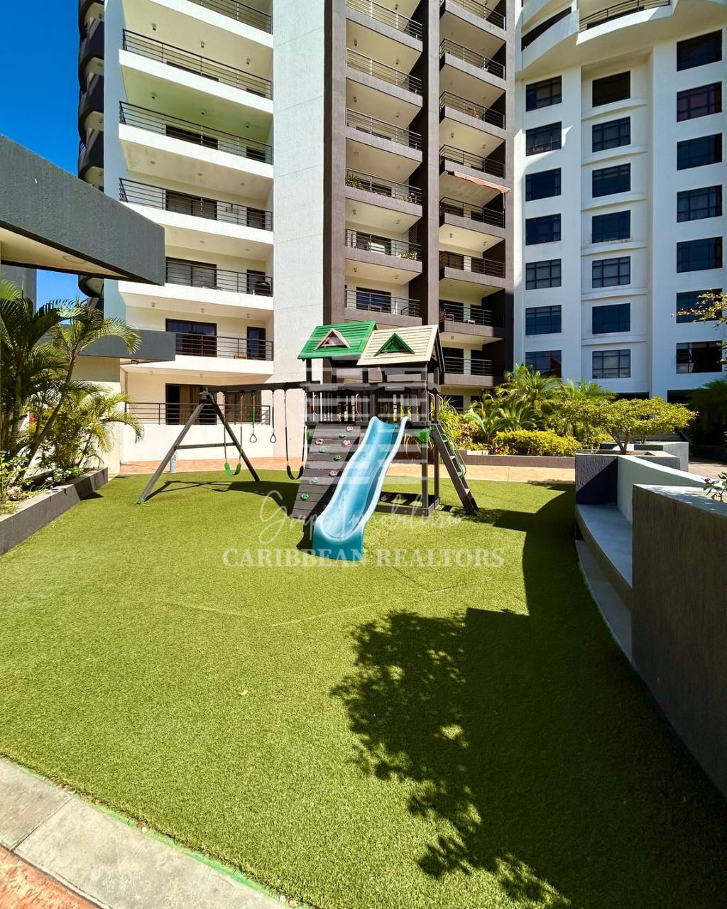 EN VENTA MODERNO APARTAMENTO EN EL CONJUNTO RESIDENCIAL ALAQUA PLAZA & CONDOMINIUM, TORRE 1000. PLAYA EL ANGEL. PAMPATAR.