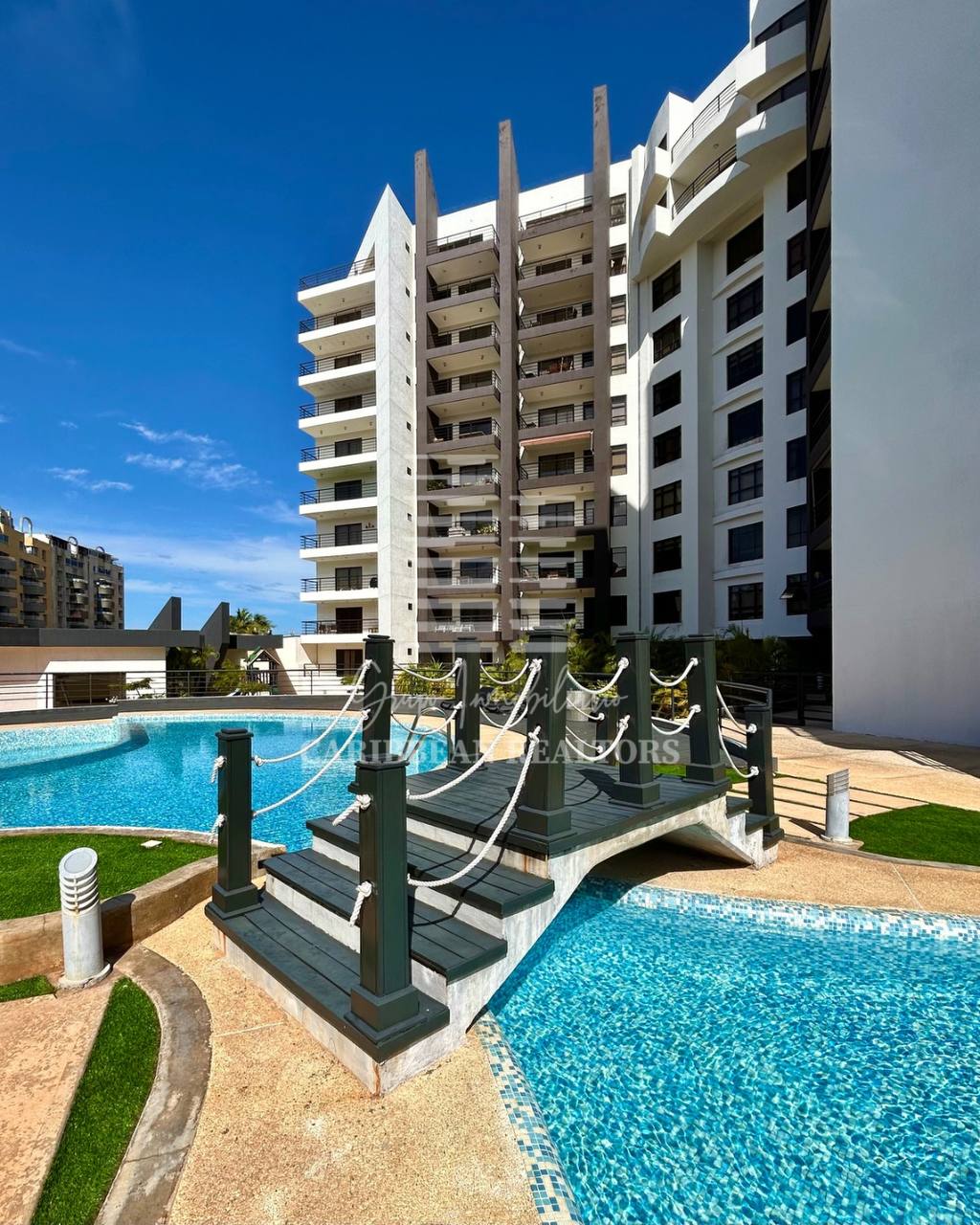 EN VENTA MODERNO APARTAMENTO EN EL CONJUNTO RESIDENCIAL ALAQUA PLAZA & CONDOMINIUM, TORRE 1000. PLAYA EL ANGEL. PAMPATAR.