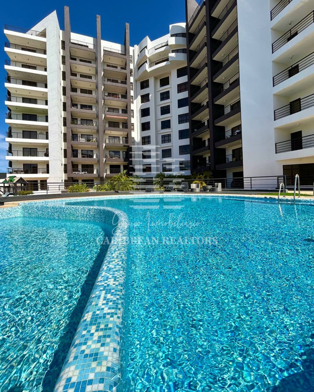 EN VENTA MODERNO APARTAMENTO EN EL CONJUNTO RESIDENCIAL ALAQUA PLAZA & CONDOMINIUM, TORRE 1000. PLAYA EL ANGEL. PAMPATAR.