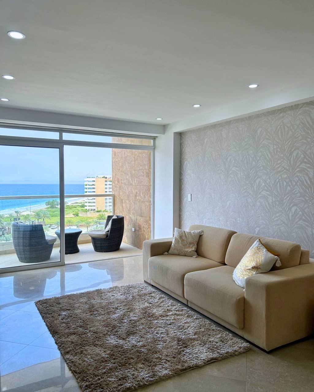 EN ALQUILER VACACIONAL MODERNO APARTAMENTO EN EL CONJUNTO RESIDENCIAL BLUE BAY EN PLAYA MORENO.