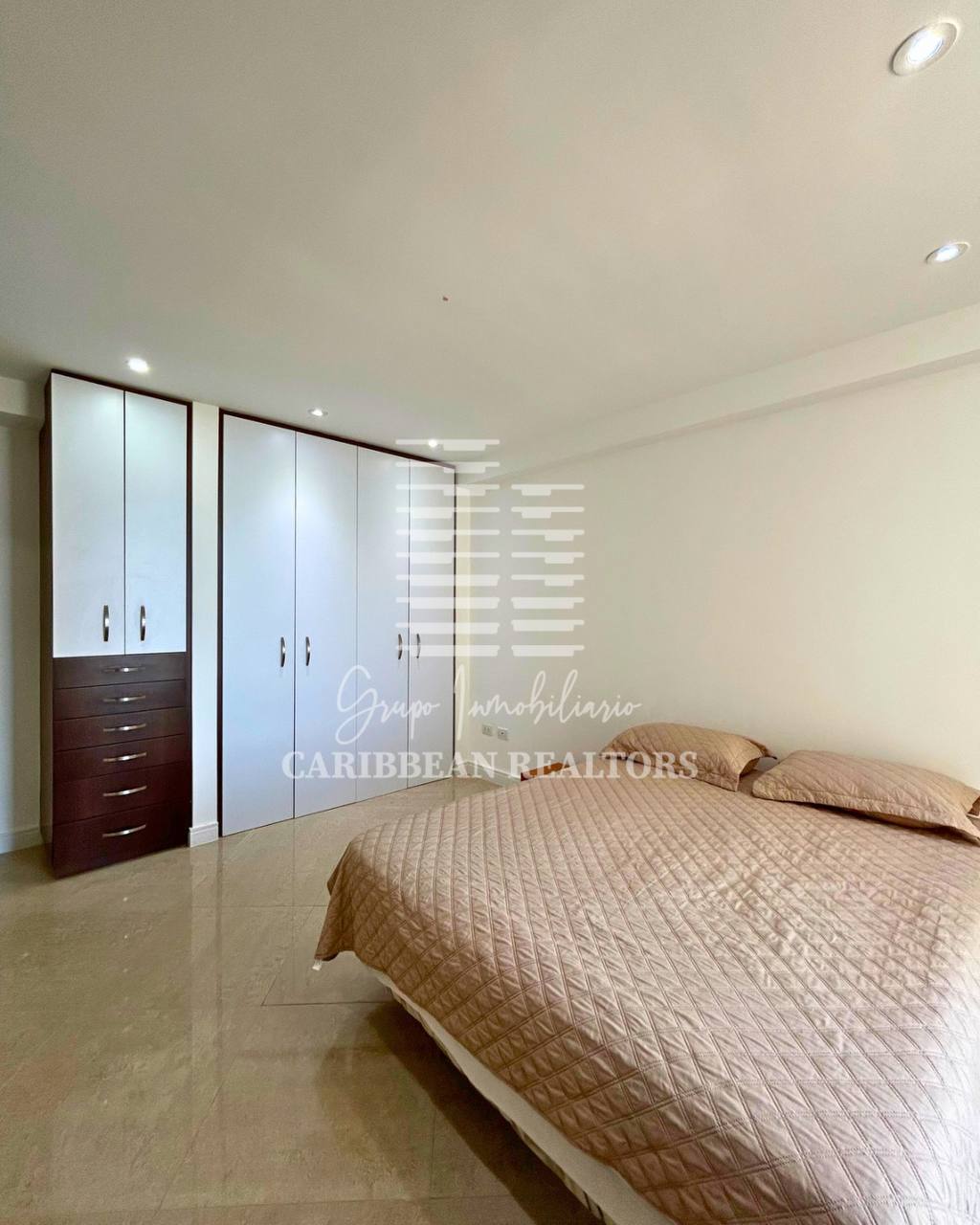 EN ALQUILER VACACIONAL MODERNO APARTAMENTO EN EL CONJUNTO RESIDENCIAL BLUE BAY EN PLAYA MORENO.