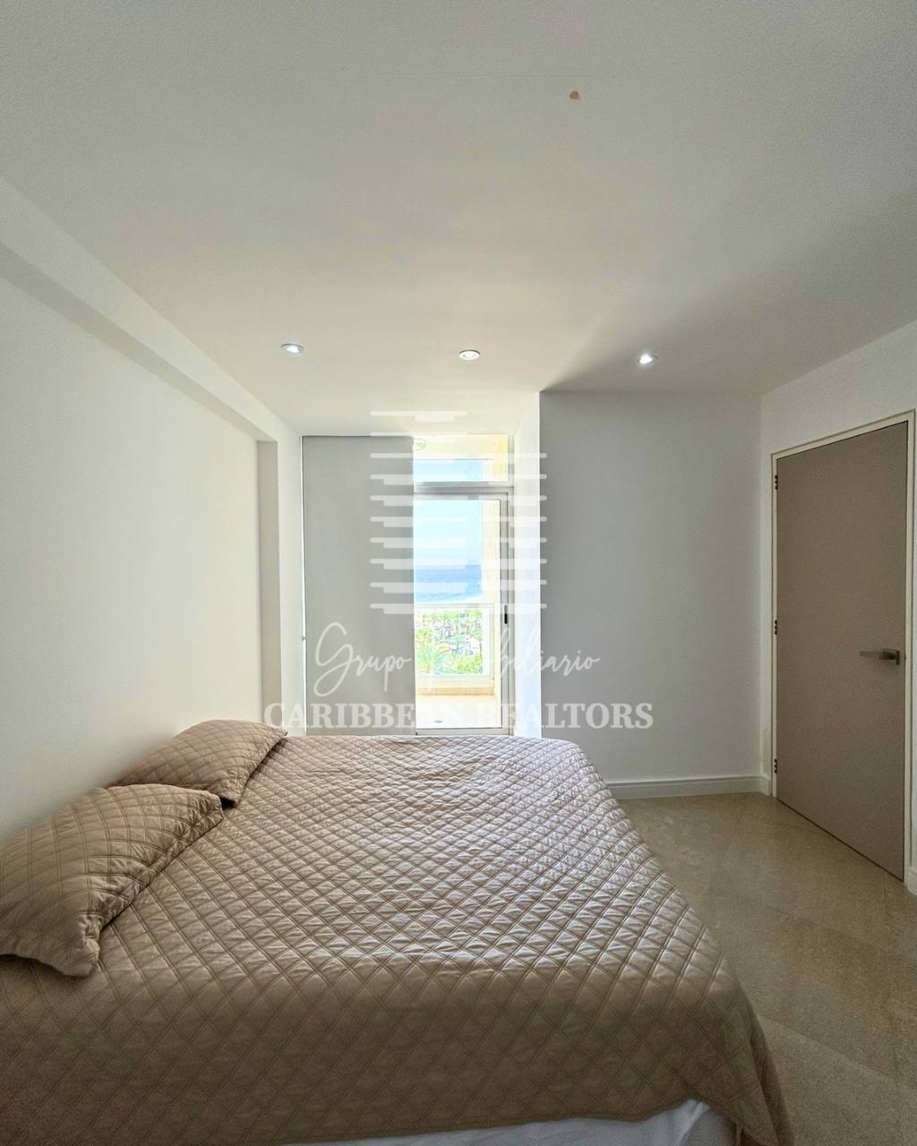EN ALQUILER VACACIONAL MODERNO APARTAMENTO EN EL CONJUNTO RESIDENCIAL BLUE BAY EN PLAYA MORENO.