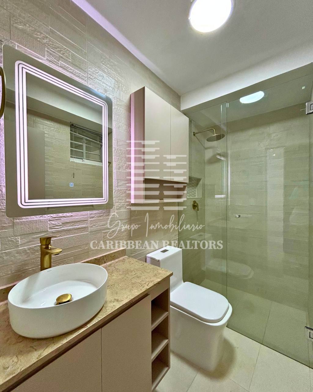 EN ALQUILER VACACIONAL MODERNO APARTAMENTO EN EL CONJUNTO RESIDENCIAL BLUE BAY EN PLAYA MORENO.