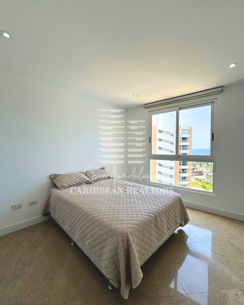 EN ALQUILER VACACIONAL MODERNO APARTAMENTO EN EL CONJUNTO RESIDENCIAL BLUE BAY EN PLAYA MORENO.