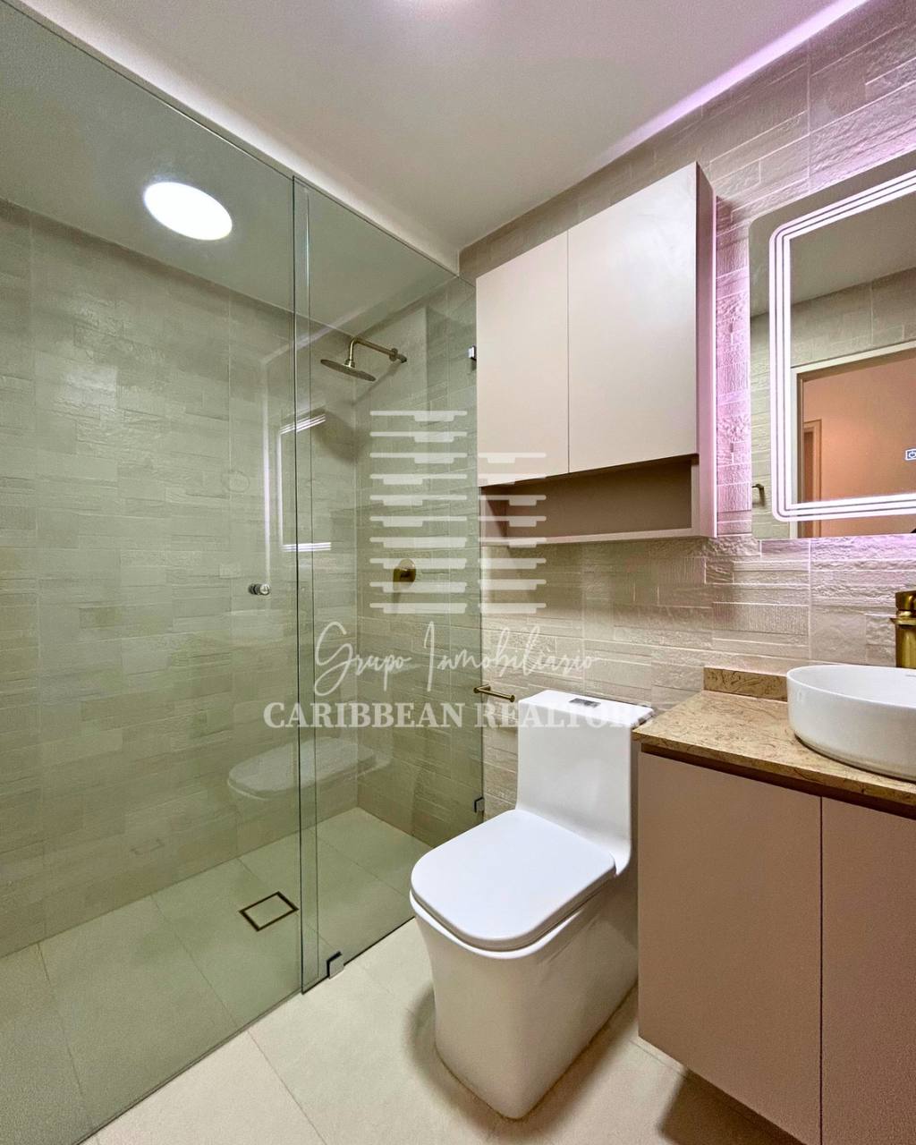 EN ALQUILER VACACIONAL MODERNO APARTAMENTO EN EL CONJUNTO RESIDENCIAL BLUE BAY EN PLAYA MORENO.