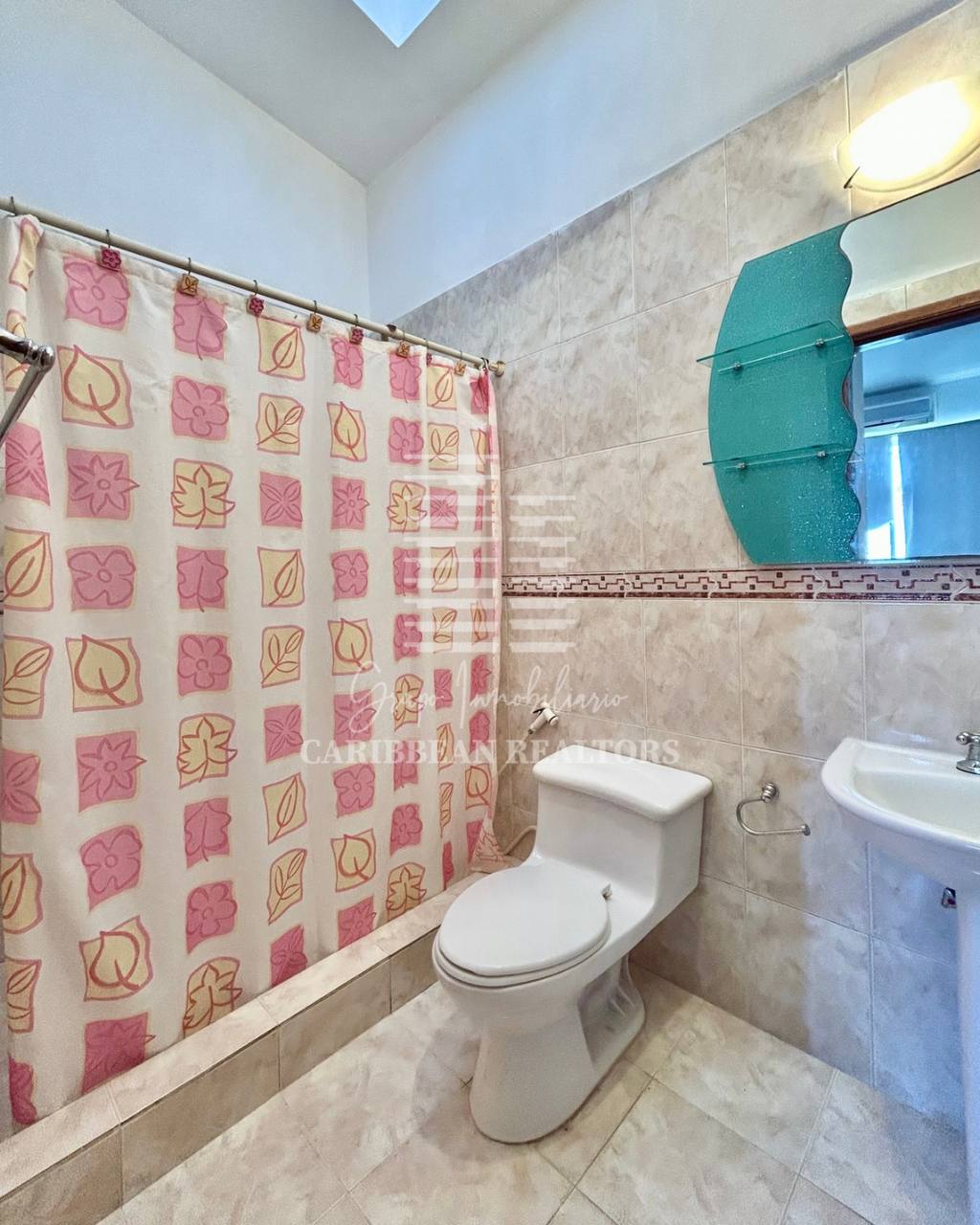 EN VENTA TOWNHOUSE EN EL CONJUNTO RESIDENCIAL VACACIONAL STELLA SOLARIS. PLAYA EL ANGEL.