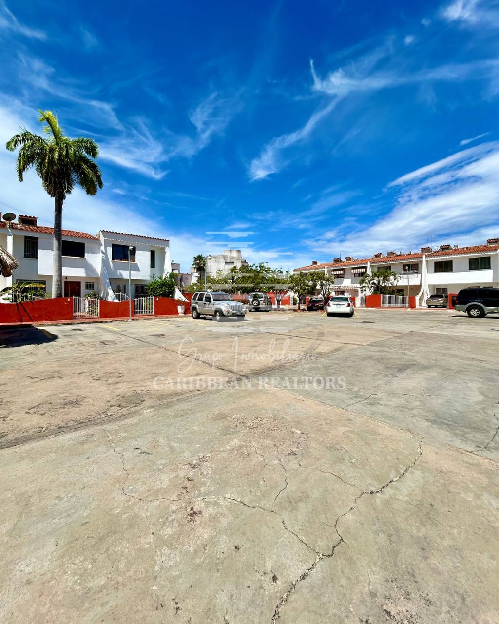 EN VENTA TOWNHOUSE EN EL CONJUNTO RESIDENCIAL VACACIONAL STELLA SOLARIS. PLAYA EL ANGEL.