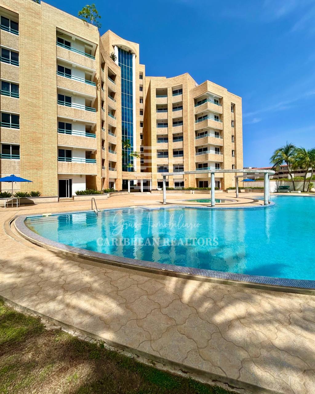 EN VENTA PENTHOUSE EN EL CONJUNTO RESIDENCIAL SOLARIUM EN COSTA AZUL.