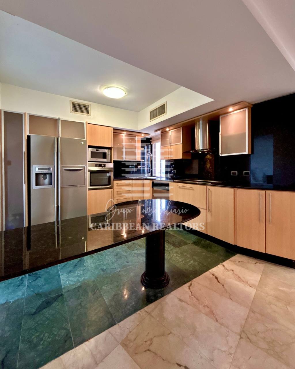 EN VENTA PENTHOUSE EN EL CONJUNTO RESIDENCIAL SOLARIUM EN COSTA AZUL.