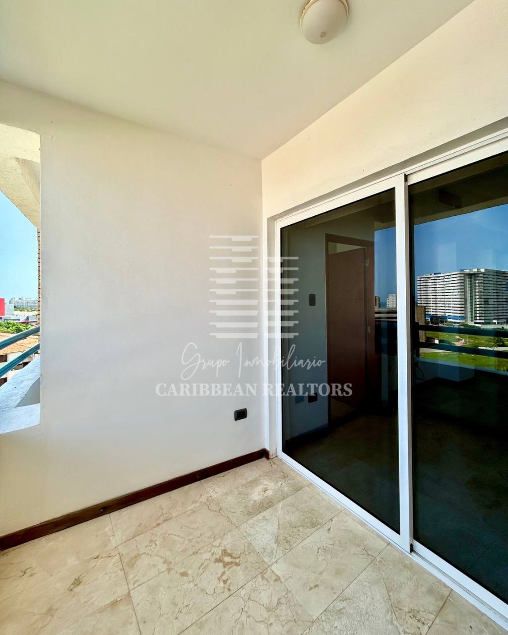 EN VENTA PENTHOUSE EN EL CONJUNTO RESIDENCIAL SOLARIUM EN COSTA AZUL.