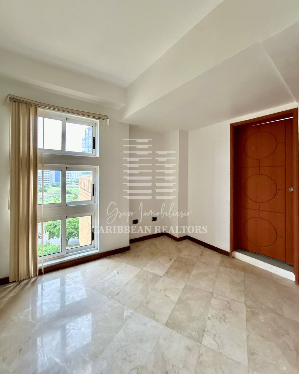 EN VENTA PENTHOUSE EN EL CONJUNTO RESIDENCIAL SOLARIUM EN COSTA AZUL.