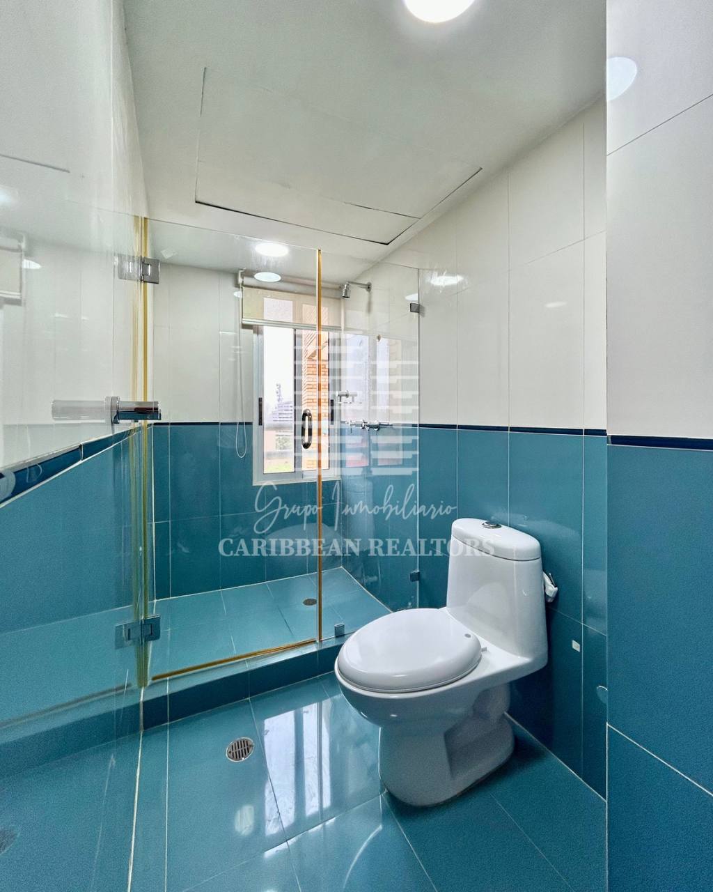 EN VENTA PENTHOUSE EN EL CONJUNTO RESIDENCIAL SOLARIUM EN COSTA AZUL.