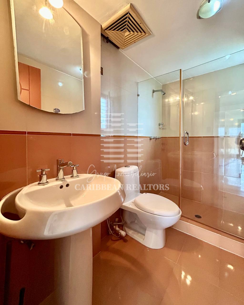 EN VENTA PENTHOUSE EN EL CONJUNTO RESIDENCIAL SOLARIUM EN COSTA AZUL.