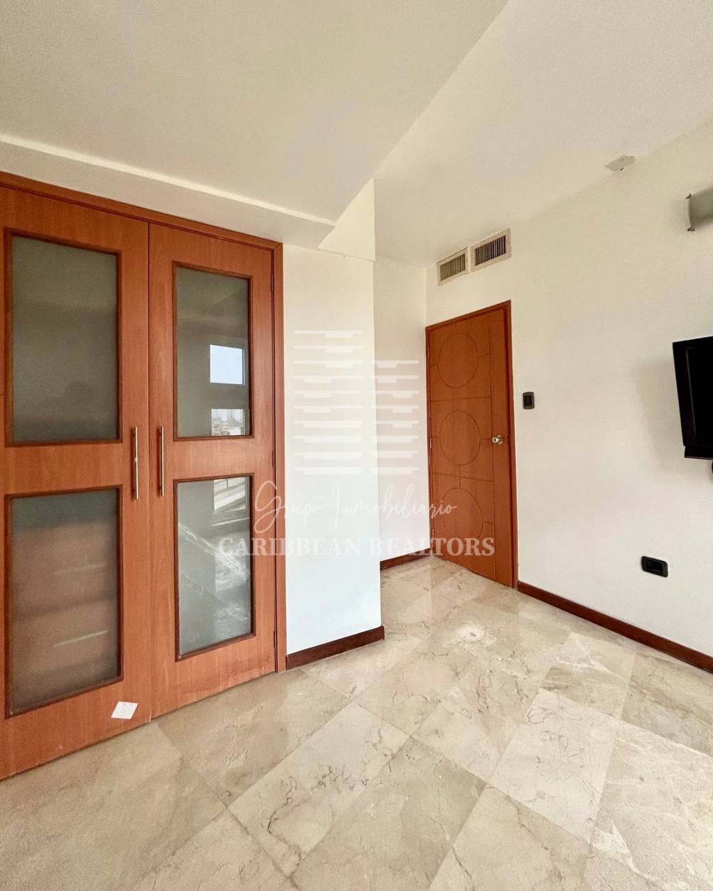 EN VENTA PENTHOUSE EN EL CONJUNTO RESIDENCIAL SOLARIUM EN COSTA AZUL.