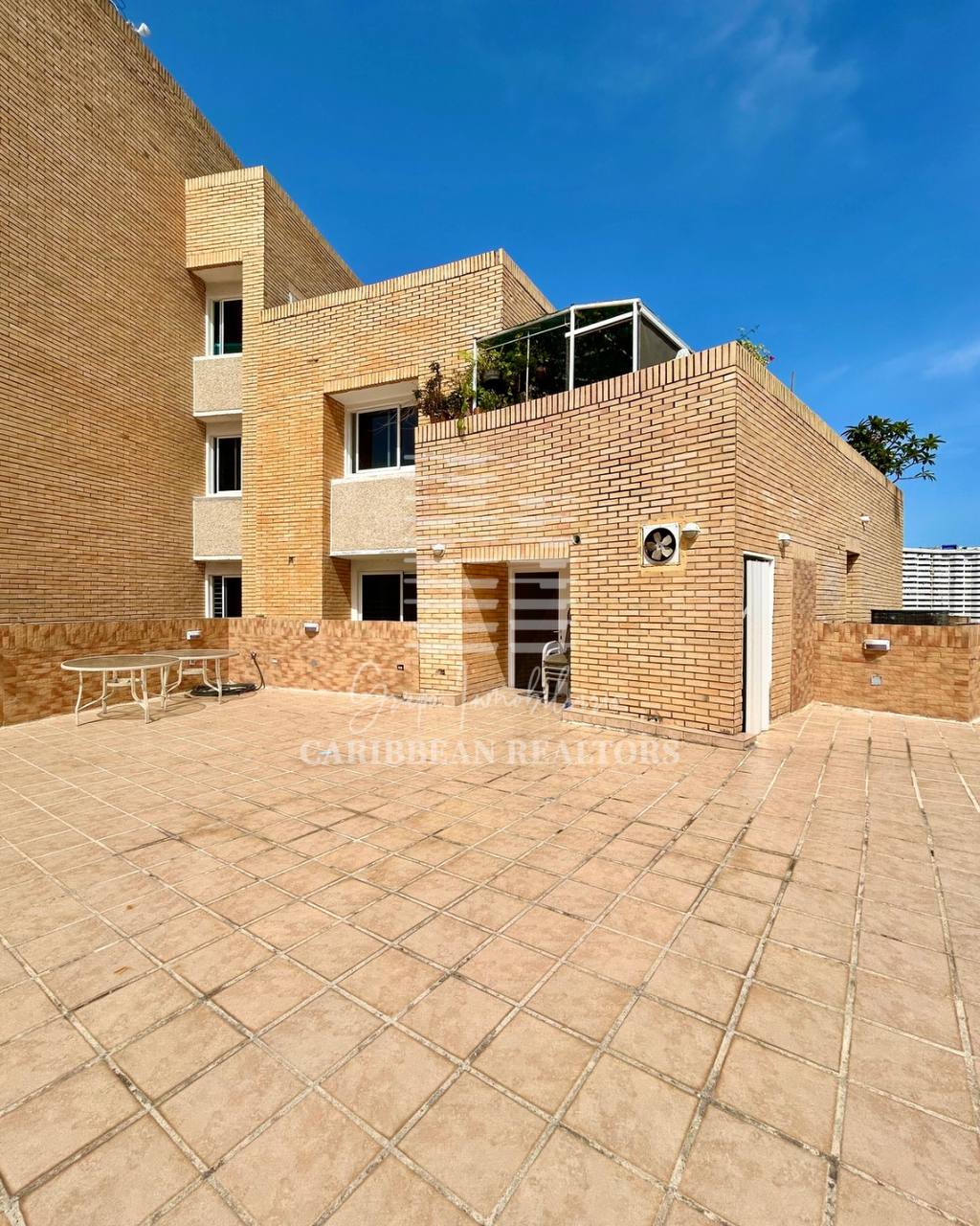 EN VENTA PENTHOUSE EN EL CONJUNTO RESIDENCIAL SOLARIUM EN COSTA AZUL.