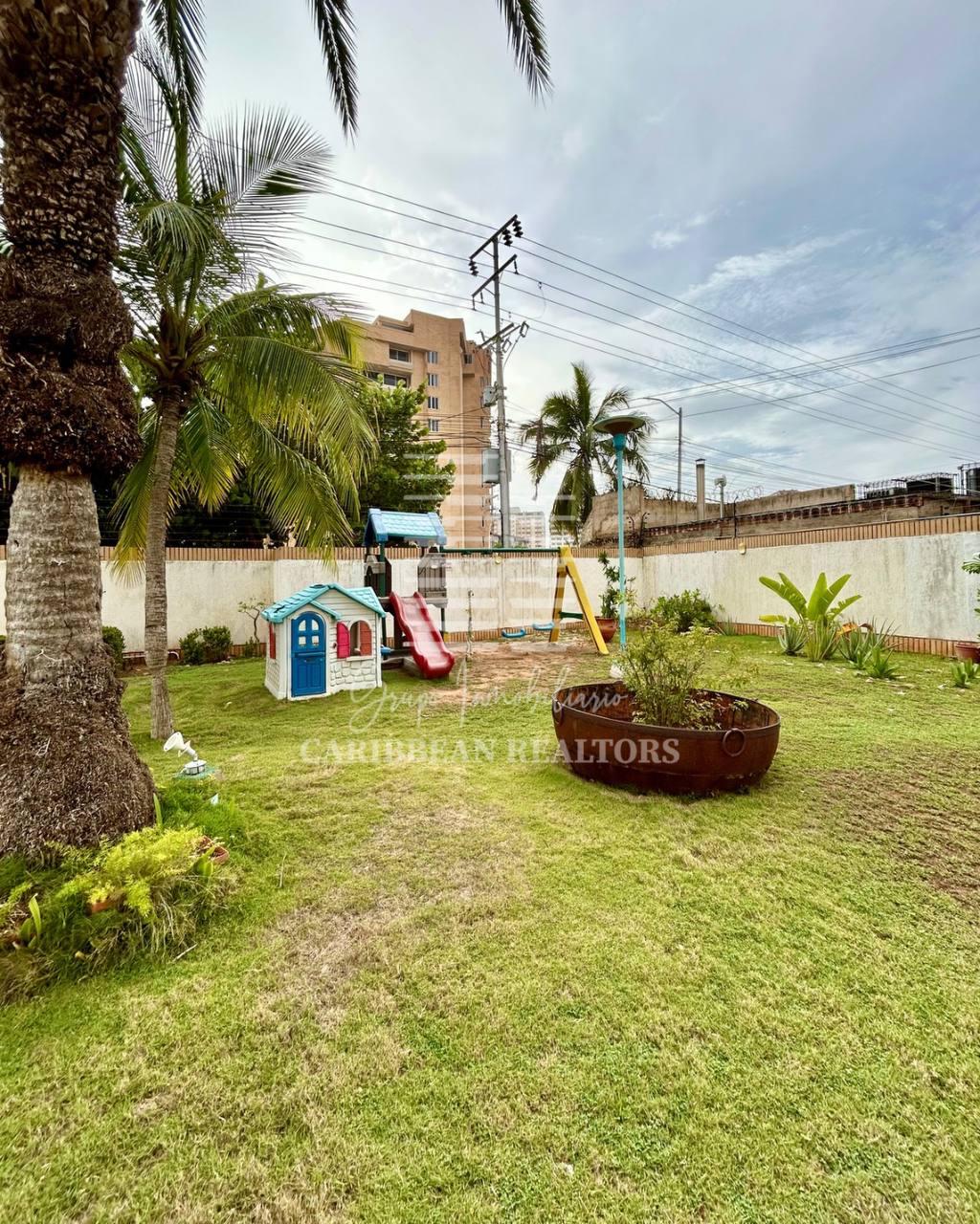 EN VENTA PENTHOUSE EN EL CONJUNTO RESIDENCIAL SOLARIUM EN COSTA AZUL.