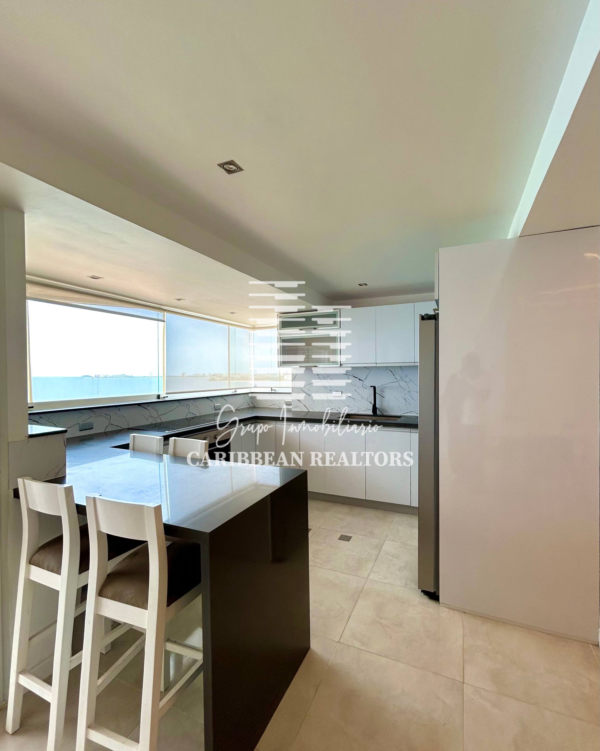 EN VENTA APARTAMENTO CON VISTA AL MAR EN EL EDIFICIO LA GOLETA EN LA CARANTA. PAMPATAR.