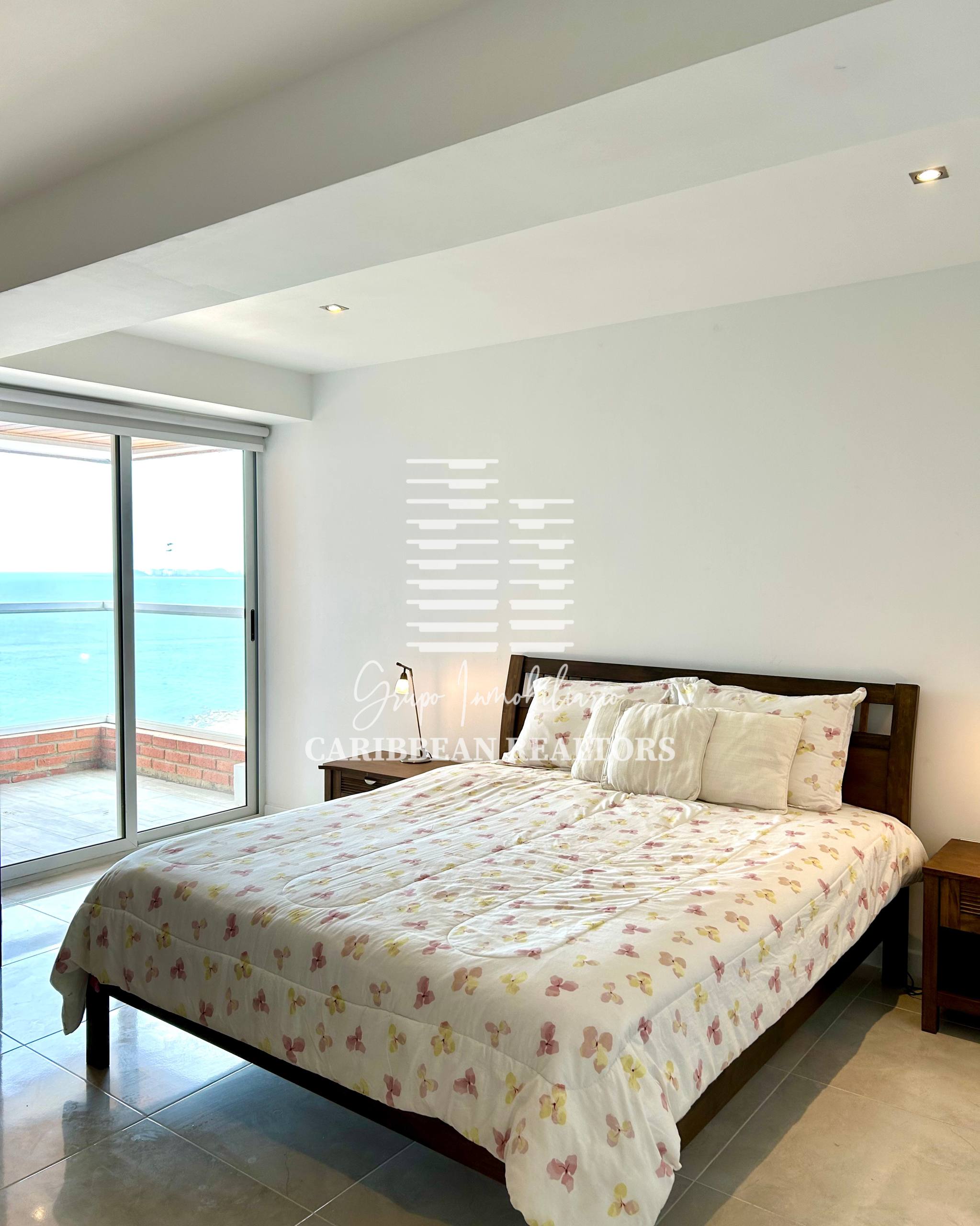 EN VENTA APARTAMENTO CON VISTA AL MAR EN EL EDIFICIO LA GOLETA EN LA CARANTA. PAMPATAR.