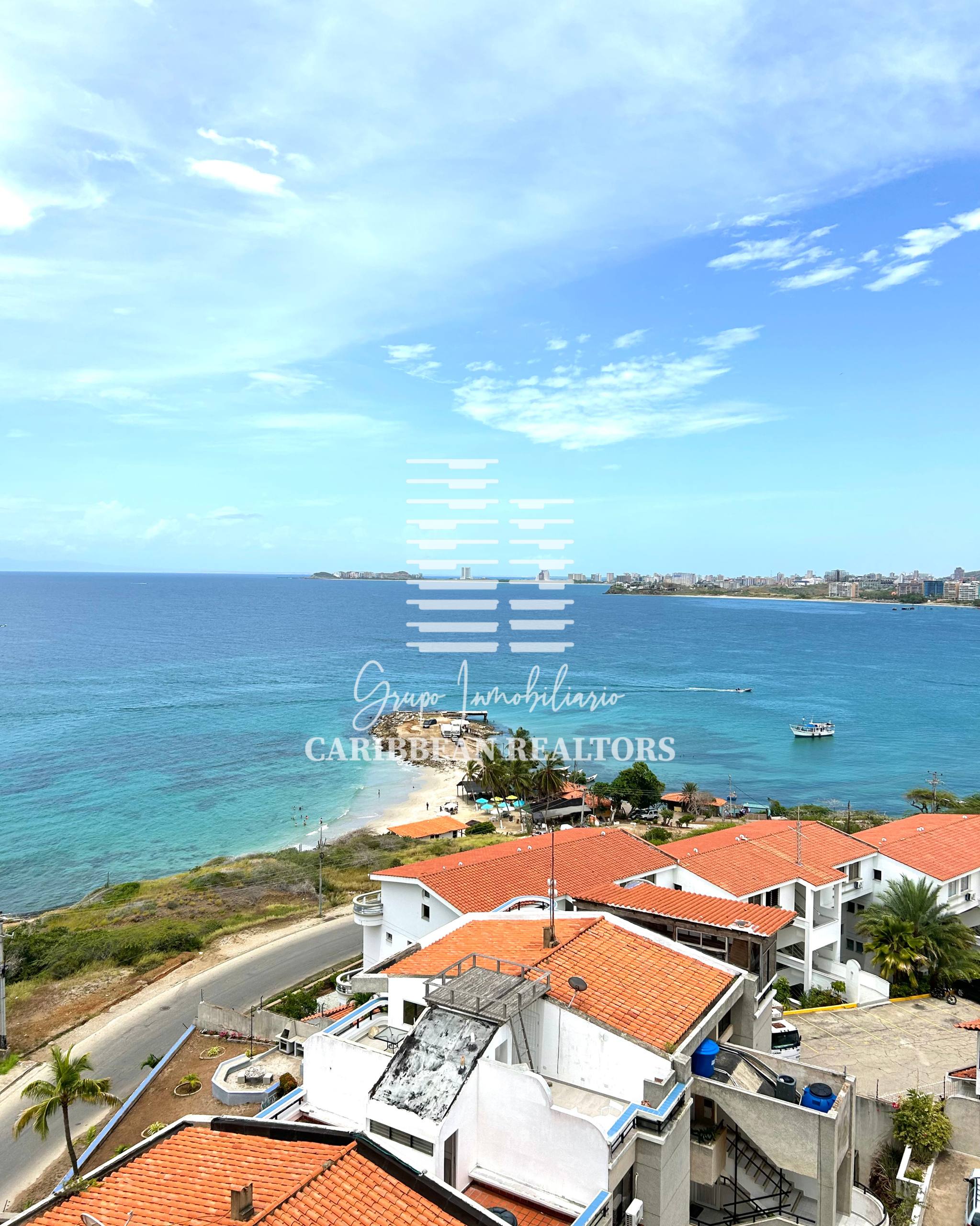 EN VENTA APARTAMENTO CON VISTA AL MAR EN EL EDIFICIO LA GOLETA EN LA CARANTA. PAMPATAR.