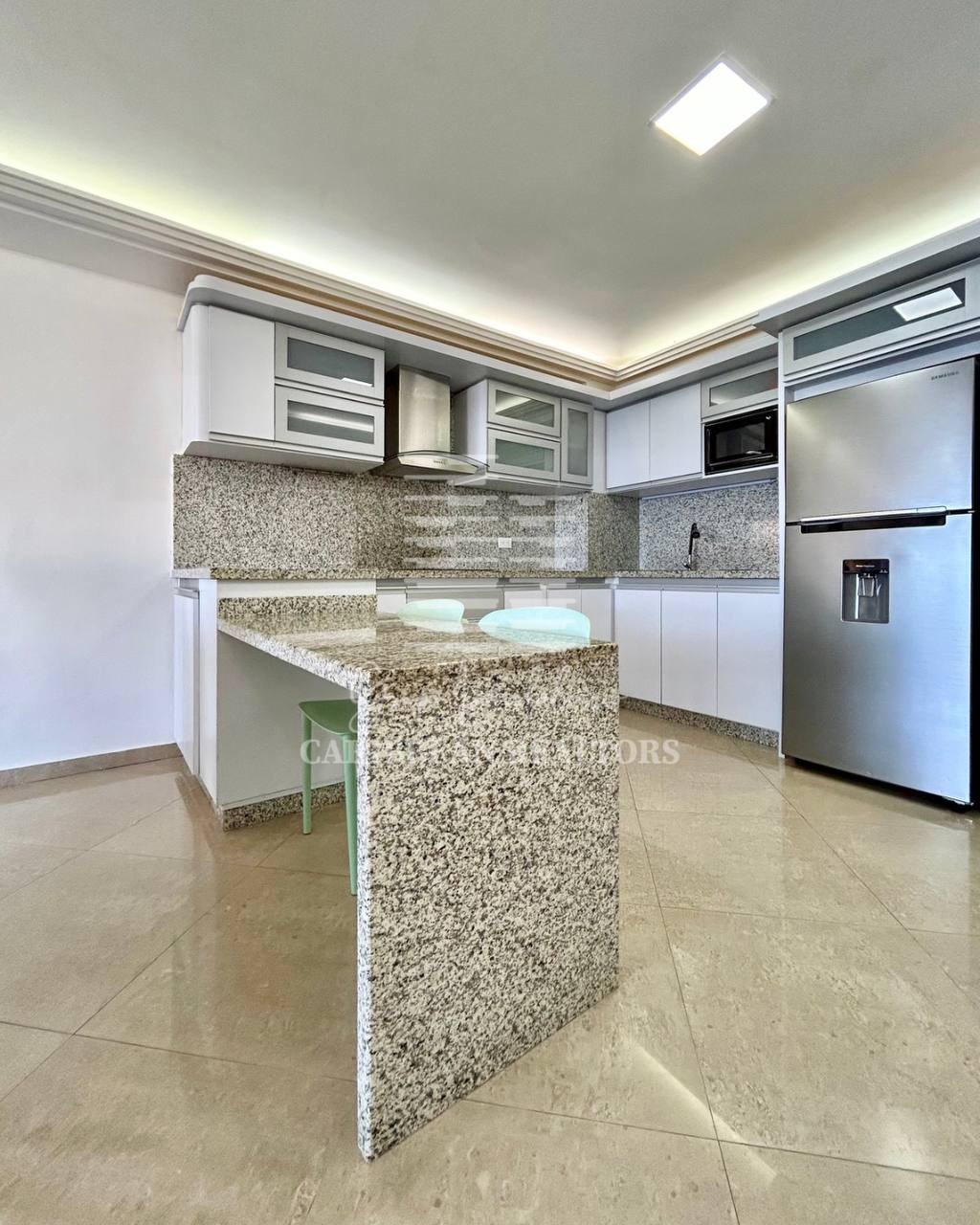 EN VENTA APARTAMENTO CON PRECIOSA VISTA AL MAR EL CONJ RESD BLUE BAY SUITE. PLAYA MORENO. PAMPATAR.