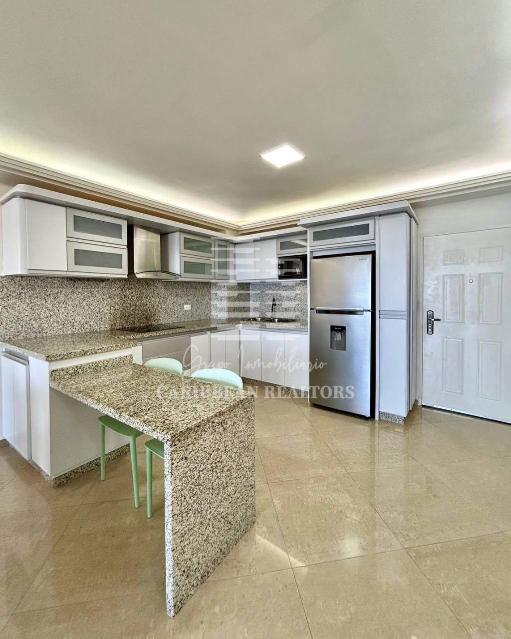 EN VENTA APARTAMENTO CON PRECIOSA VISTA AL MAR EL CONJ RESD BLUE BAY SUITE. PLAYA MORENO. PAMPATAR.