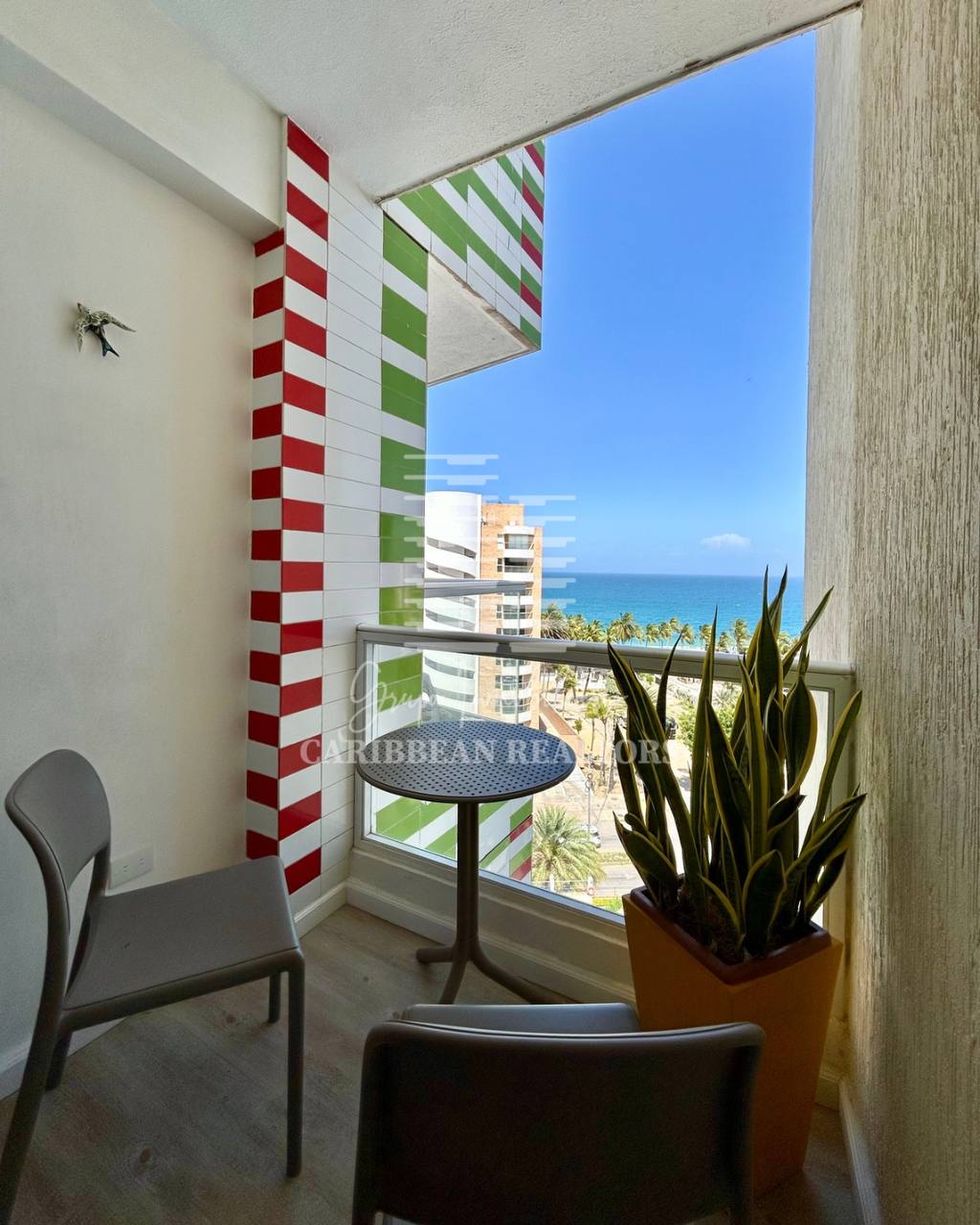 EN VENTA APARTAMENTO CON PRECIOSA VISTA AL MAR EL CONJ RESD BLUE BAY SUITE. PLAYA MORENO. PAMPATAR.