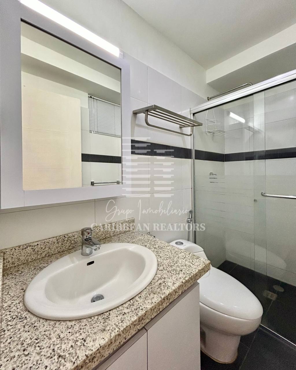 EN VENTA APARTAMENTO CON PRECIOSA VISTA AL MAR EL CONJ RESD BLUE BAY SUITE. PLAYA MORENO. PAMPATAR.