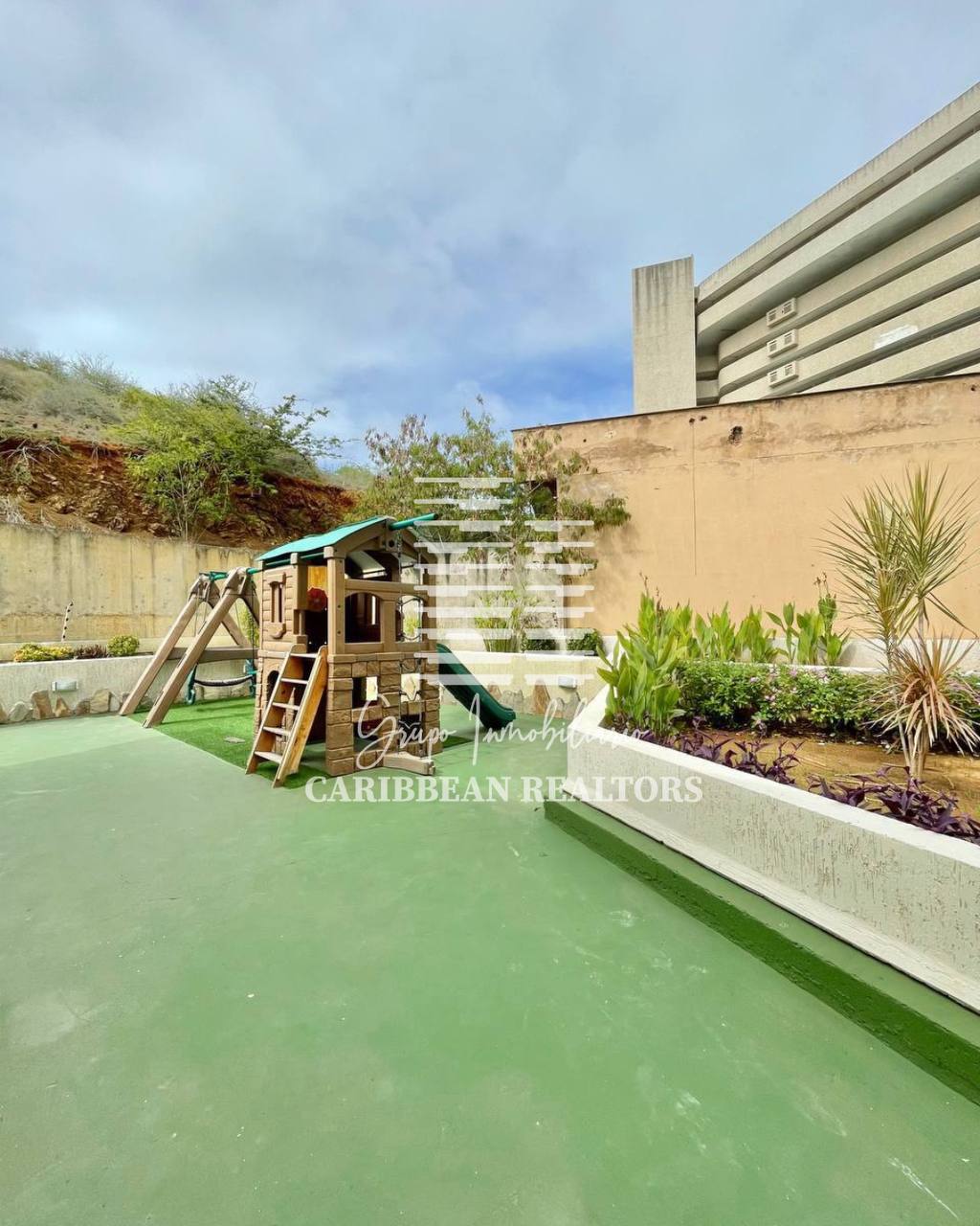 EN VENTA APARTAMENTO CON PRECIOSA VISTA AL MAR EL CONJ RESD BLUE BAY SUITE. PLAYA MORENO. PAMPATAR.