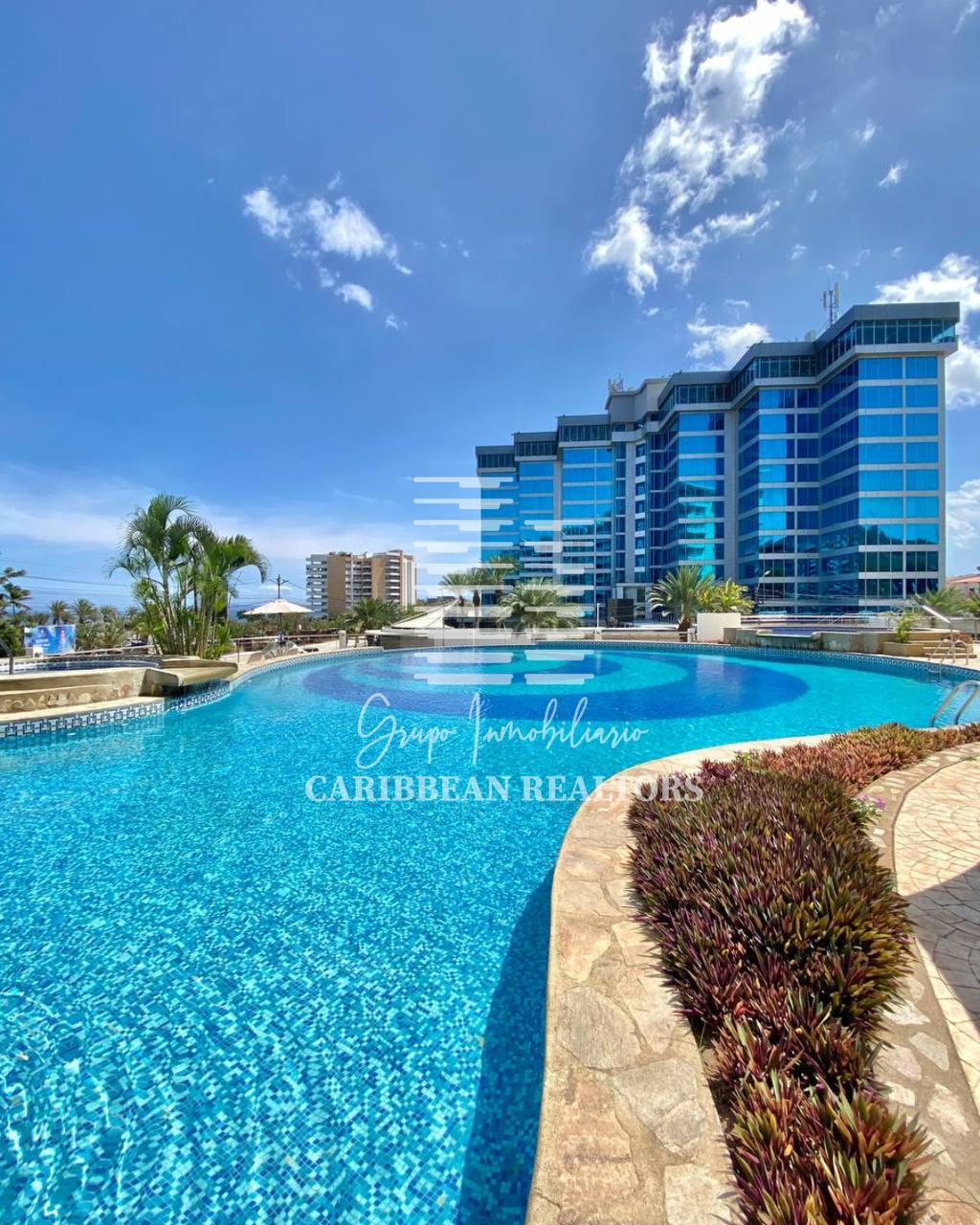 EN VENTA APARTAMENTO CON PRECIOSA VISTA AL MAR EL CONJ RESD BLUE BAY SUITE. PLAYA MORENO. PAMPATAR.